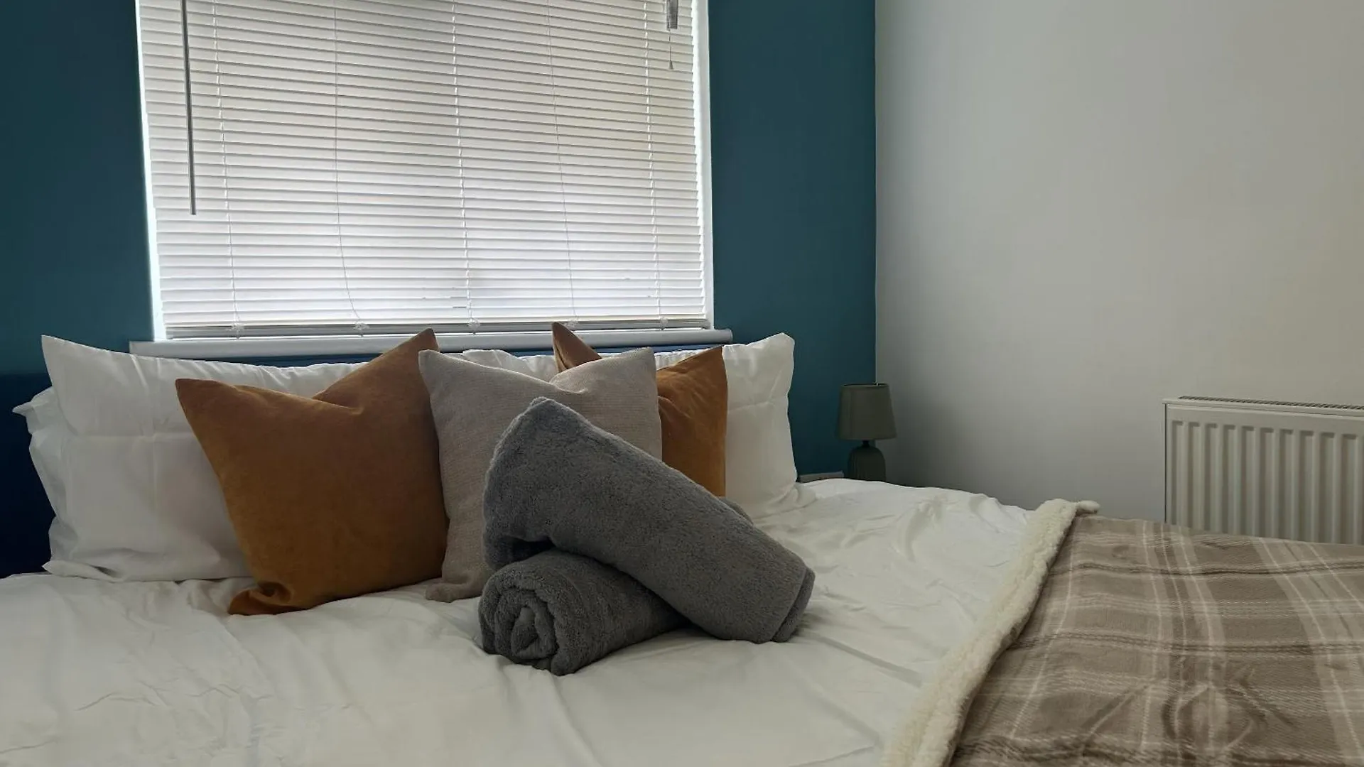 2 Bed Apartment Near Gatwick Horley