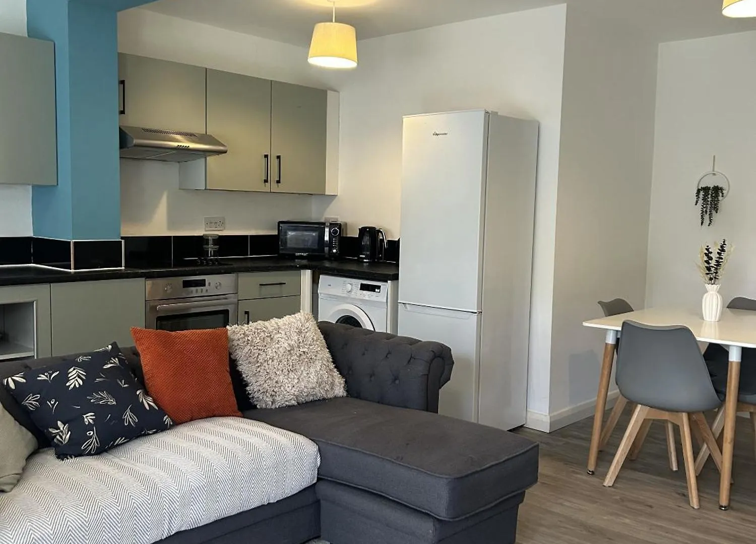 2 Bed Apartment Near Gatwick Horley