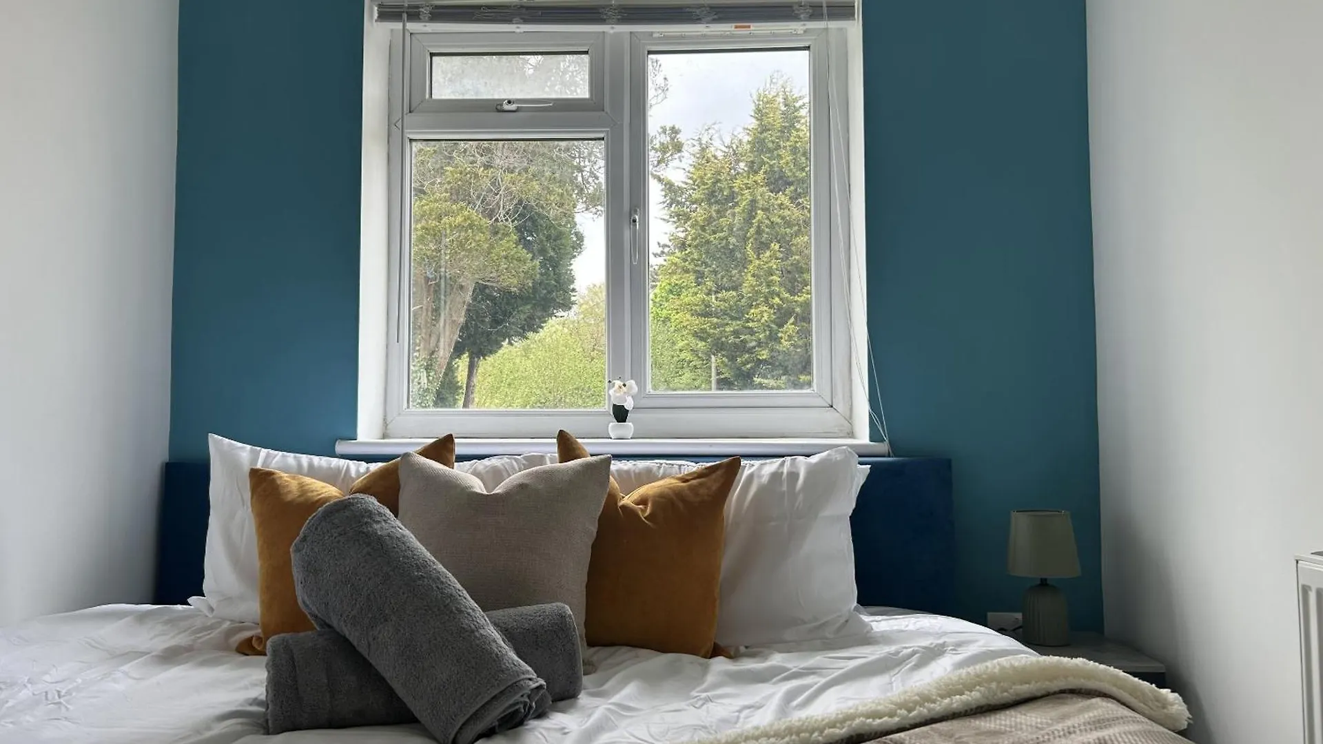 2 Bed Apartment Near Gatwick Horley