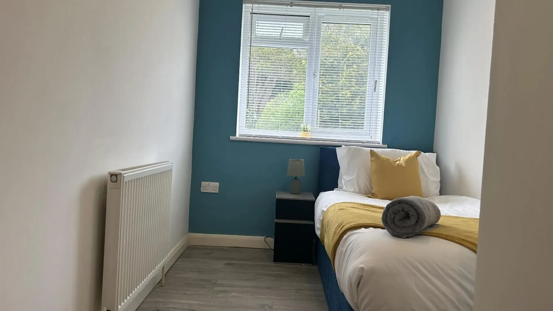 2 Bed Apartment Near Gatwick Horley