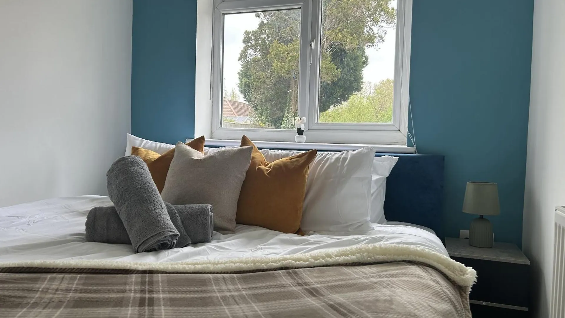 2 Bed Apartment Near Gatwick Horley