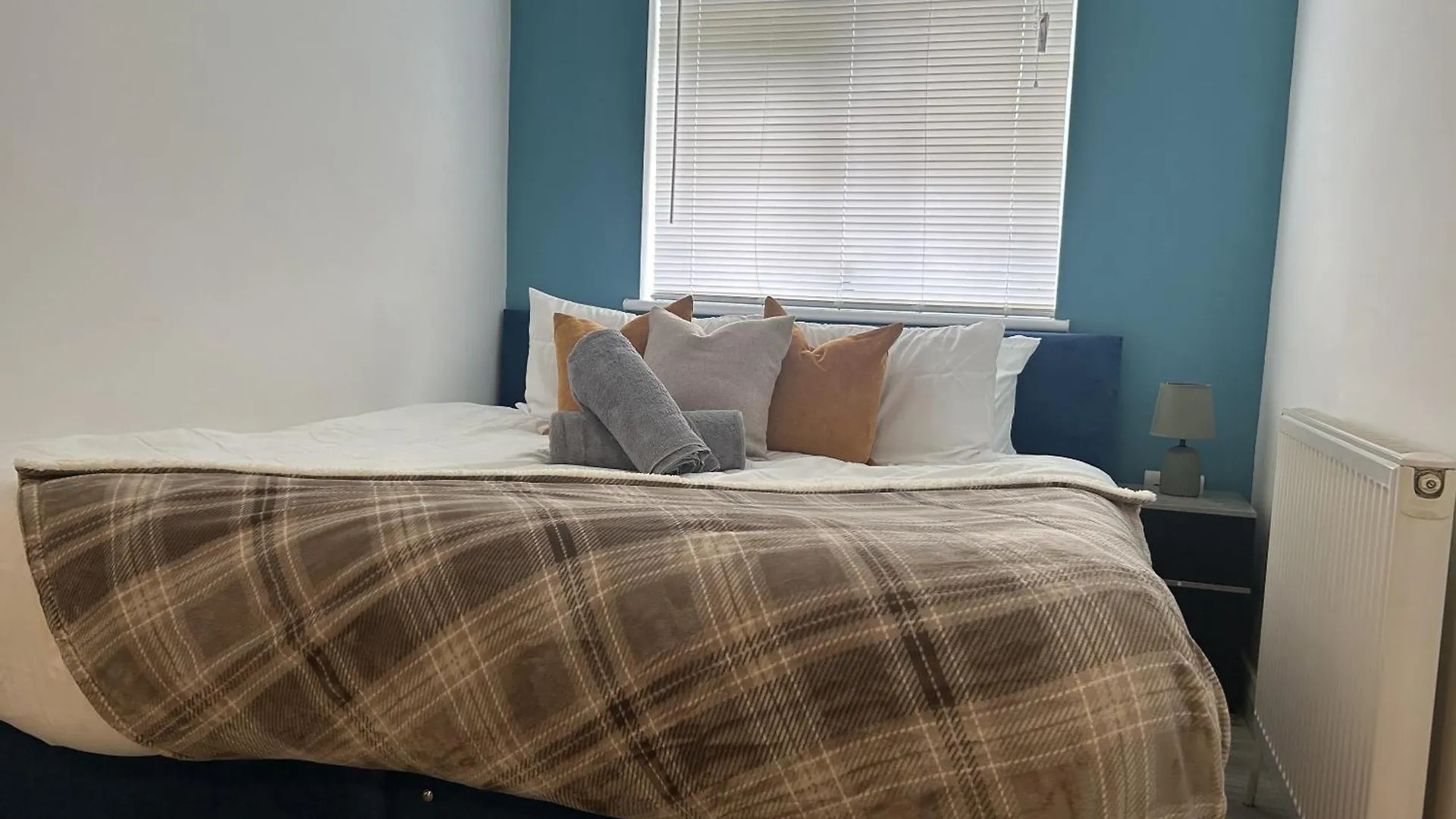 2 Bed Apartment Near Gatwick Horley United Kingdom